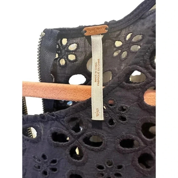 Free People Molly's Retro Eyelet‎ Peplum Tank Top S - Picture 4 of 5